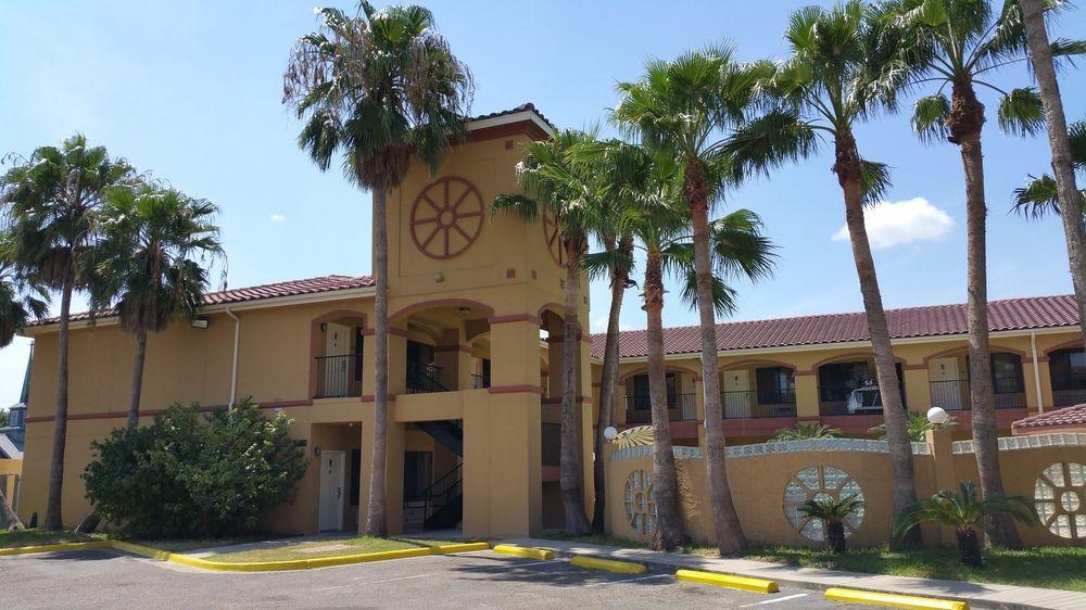 Super 8 By Wyndham Weslaco Exterior photo